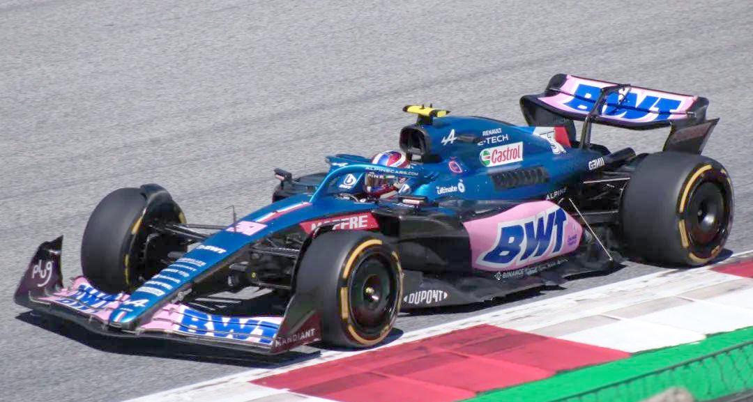 雷诺车队力克红牛二队，汉密尔顿刷新纪录