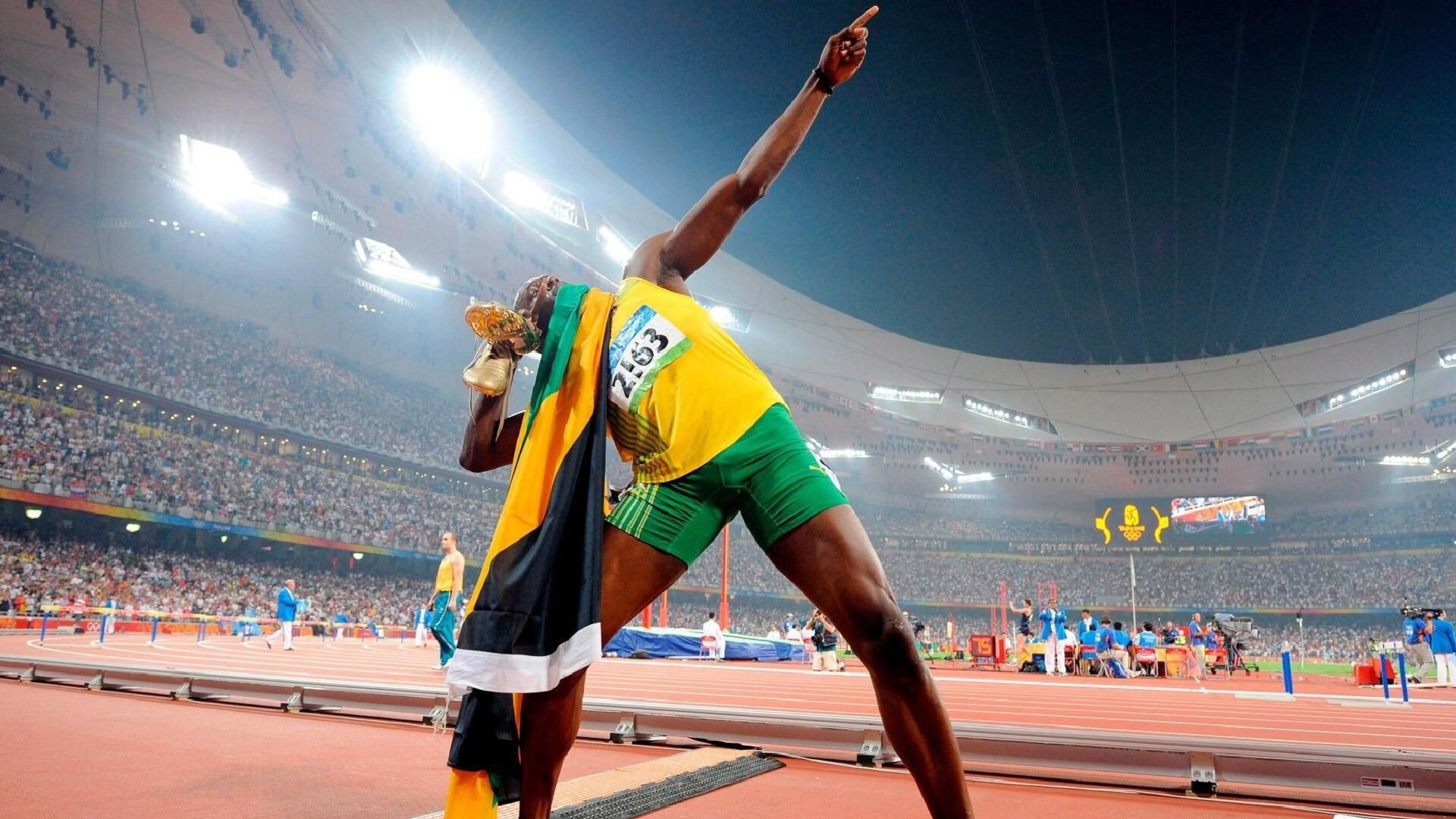 年度焦点之战之夜,当世界屏息,C罗舞台越大越强