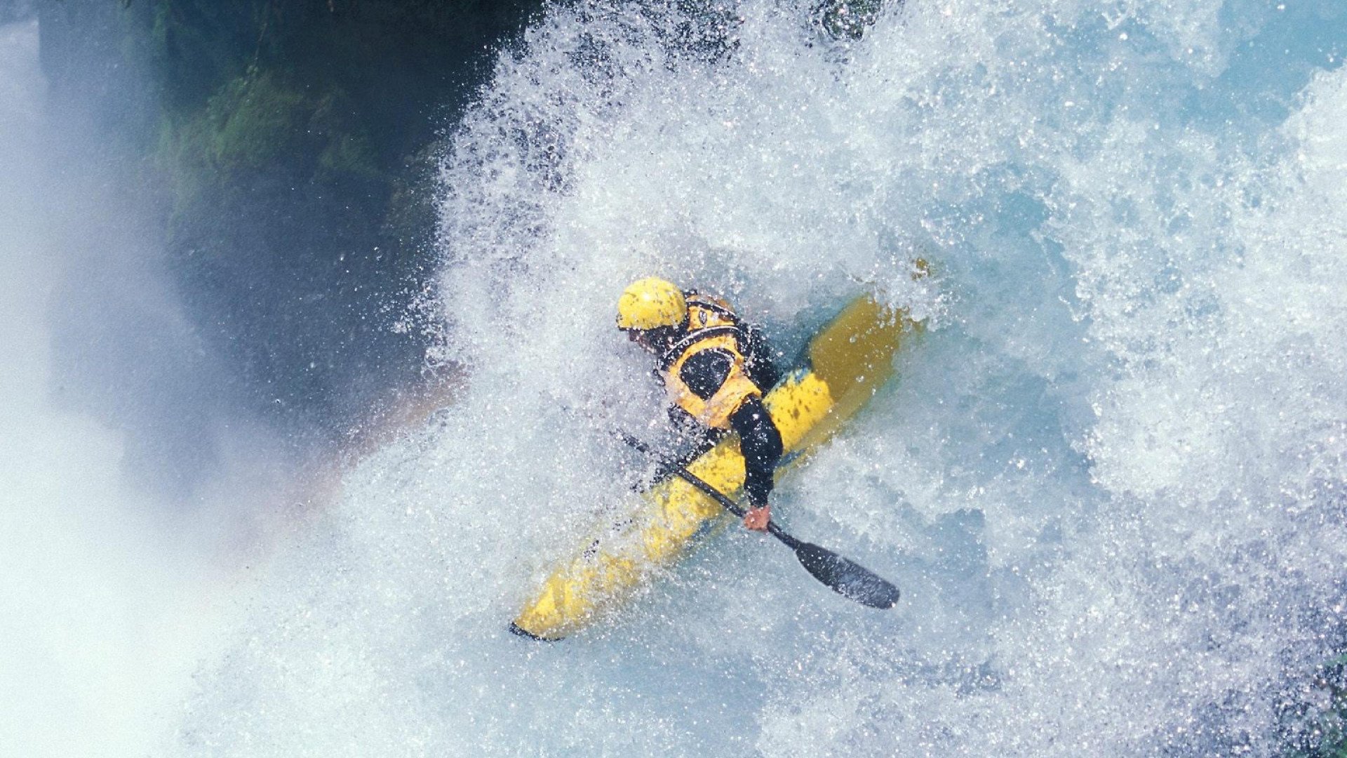 卡马文加爆发撕裂蓝黑防线，加拿大式防守哲学如何锁死国际米兰？